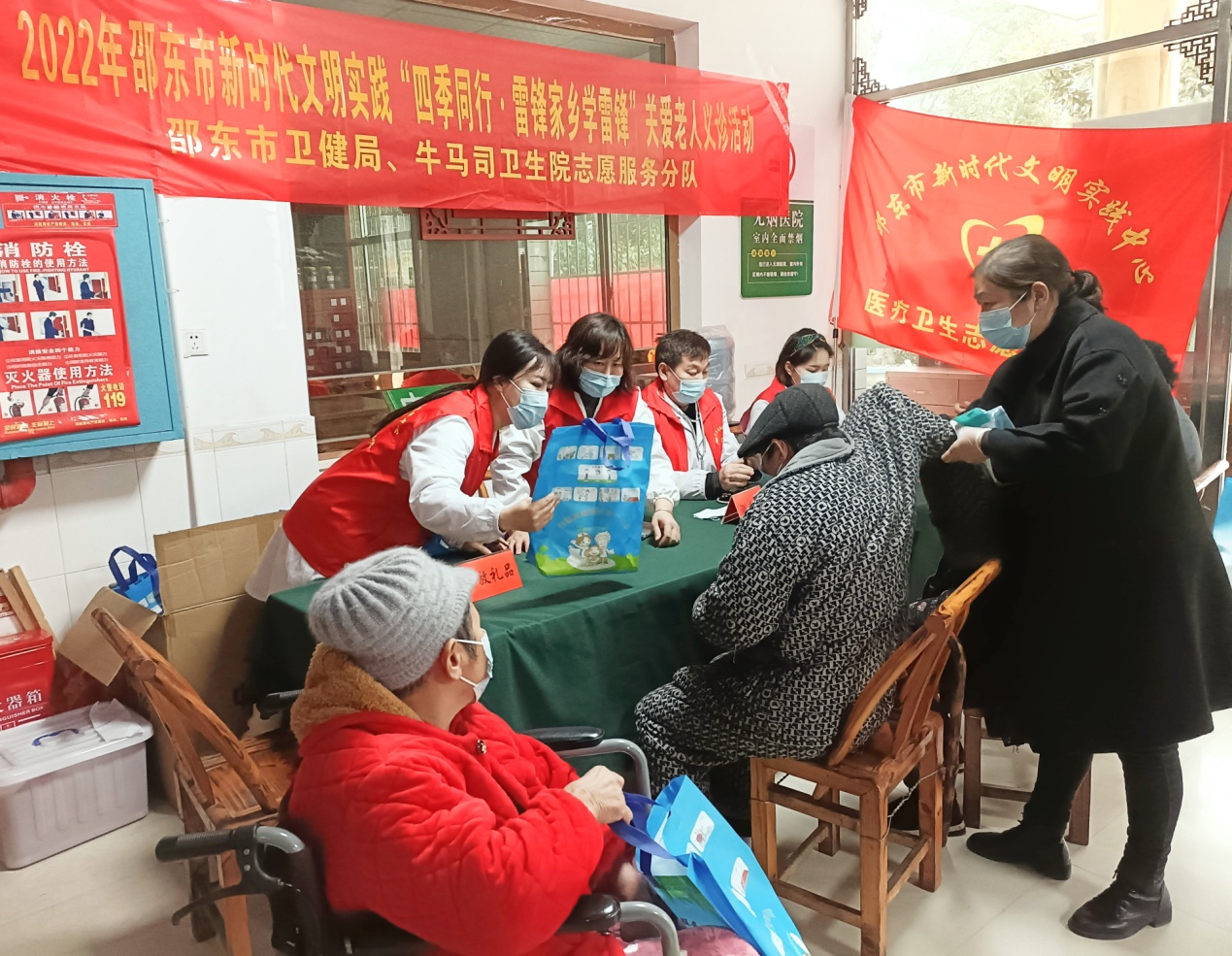 邵东市：白衣天使“马甲红” 义诊服务遍城乡