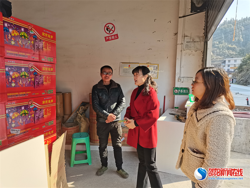洞口县江口镇开展烟花爆竹“打非治违”专项整治行动