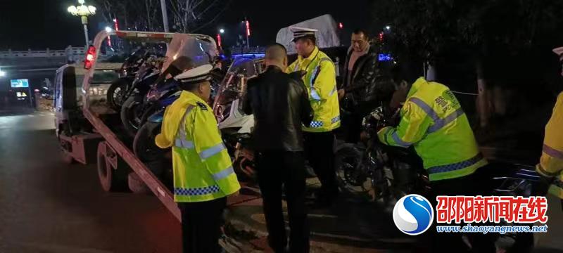 隆回：摩托“车神”半夜飙车扰民 交警重拳整治“炸街”乱象