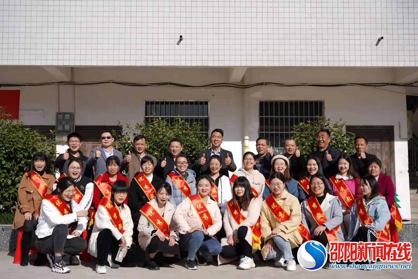 邵东市斫曹乡：20名优秀女教师过节“感觉特别美”