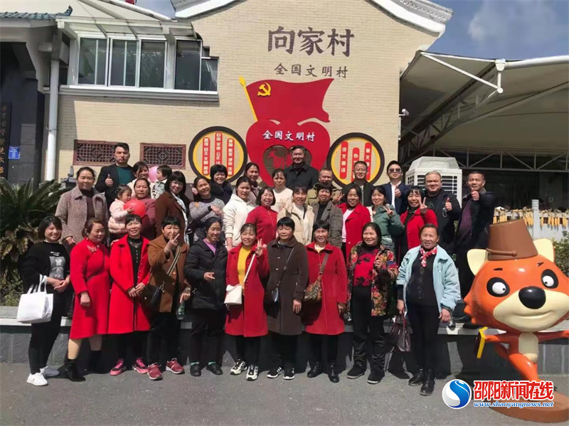 洞口县古楼乡古楼村开展三八妇女节活动