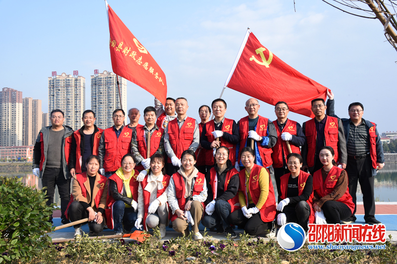 隆回县财政局：春风送暖 植树当时