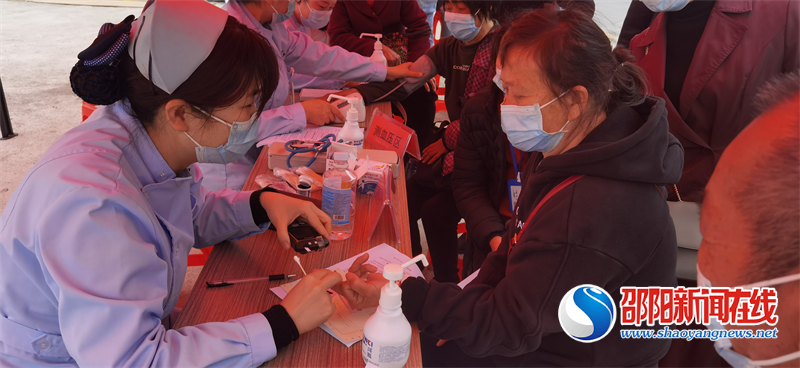 邵阳市中医医院内科第七党支部开展世界肾脏日义诊志愿服务活动  