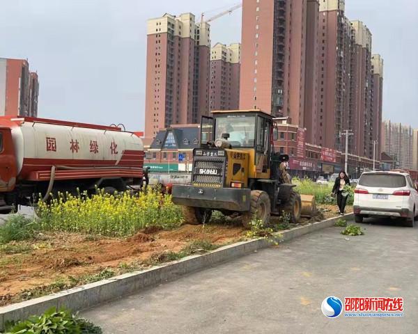 新宁县城管拆违护绿 助推“三城同创”步伐