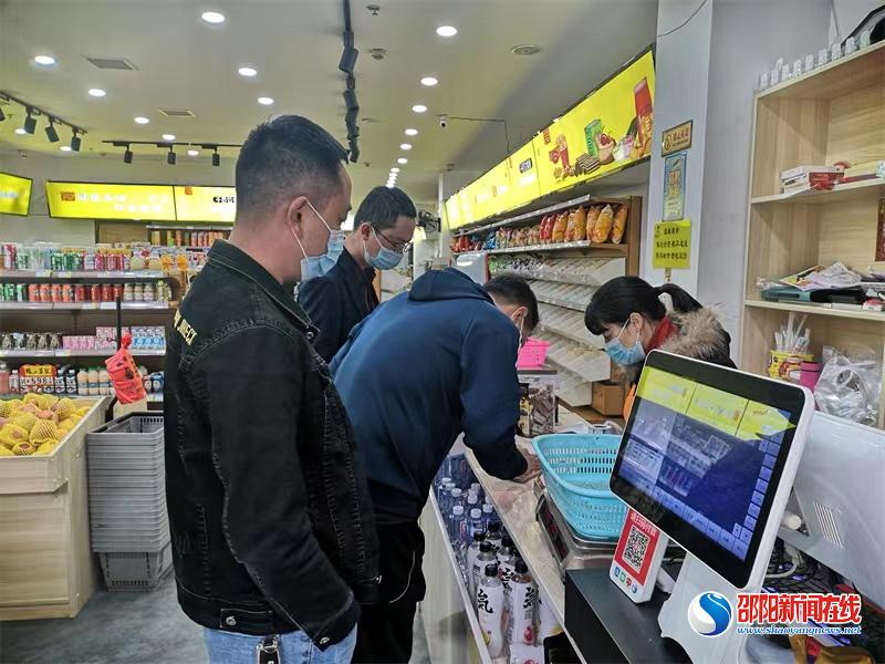 新邵县酿溪镇联合执法共筑疫情防线