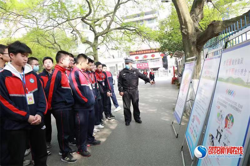 隆回交警开展“交通安全进校园”主题宣传活动