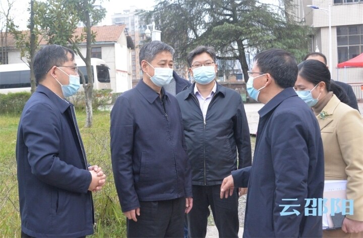 严华暗访检查北塔区疫情防控工作