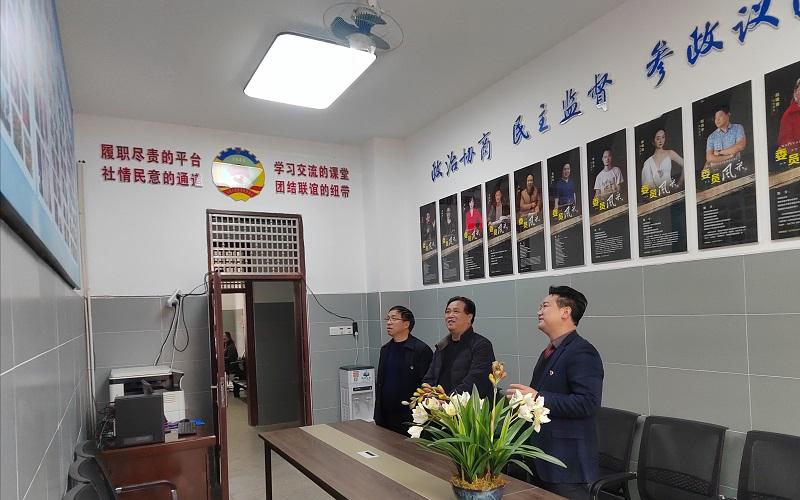 隆回县：奉锡样到县教师进修学校调研