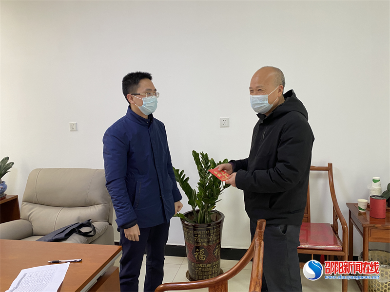 中国人寿邵阳分公司开展走访慰问乡村振兴驻村工作队员活动