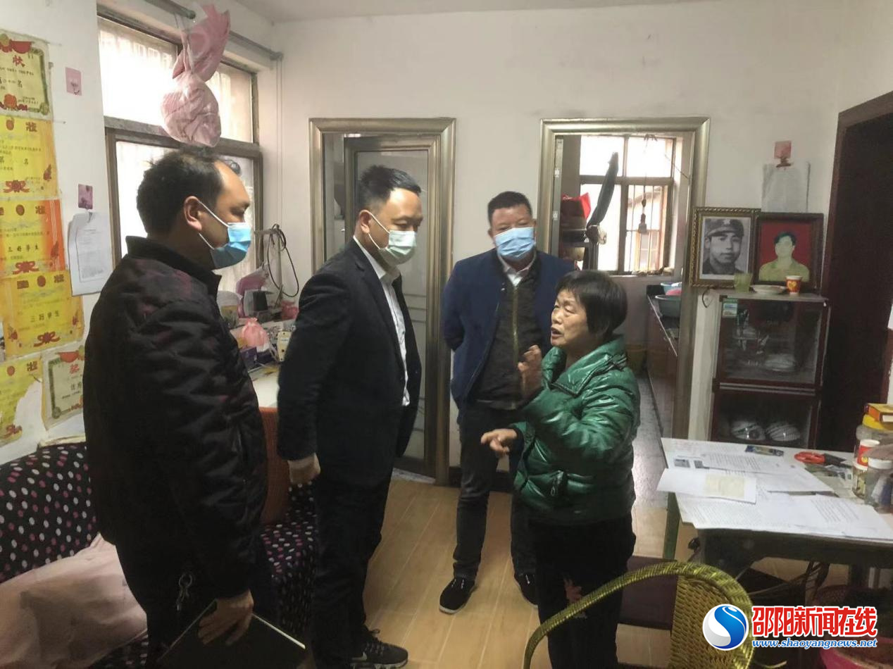 洞口县：戴伟建一行调研石江镇疫情防控工作