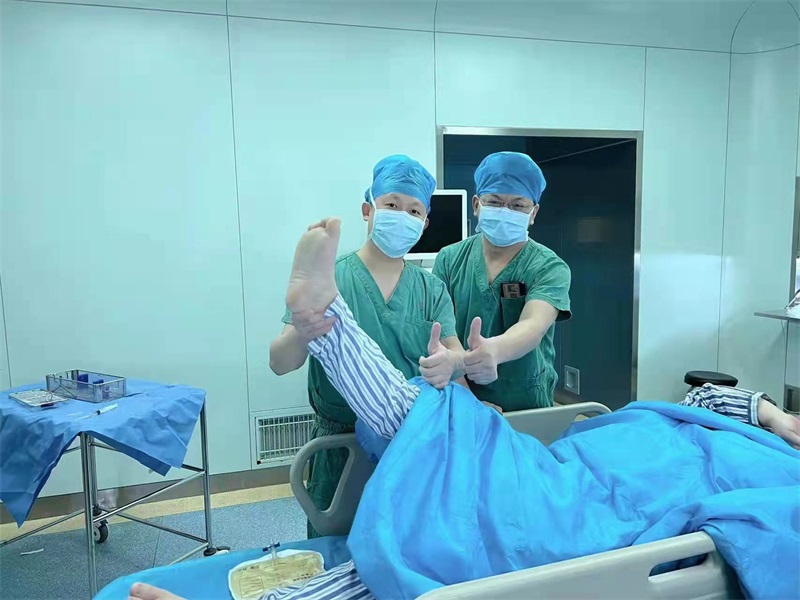 邵阳县人民医院联合湘雅三医院成功开展椎间孔镜微创治疗腰椎间盘突出症