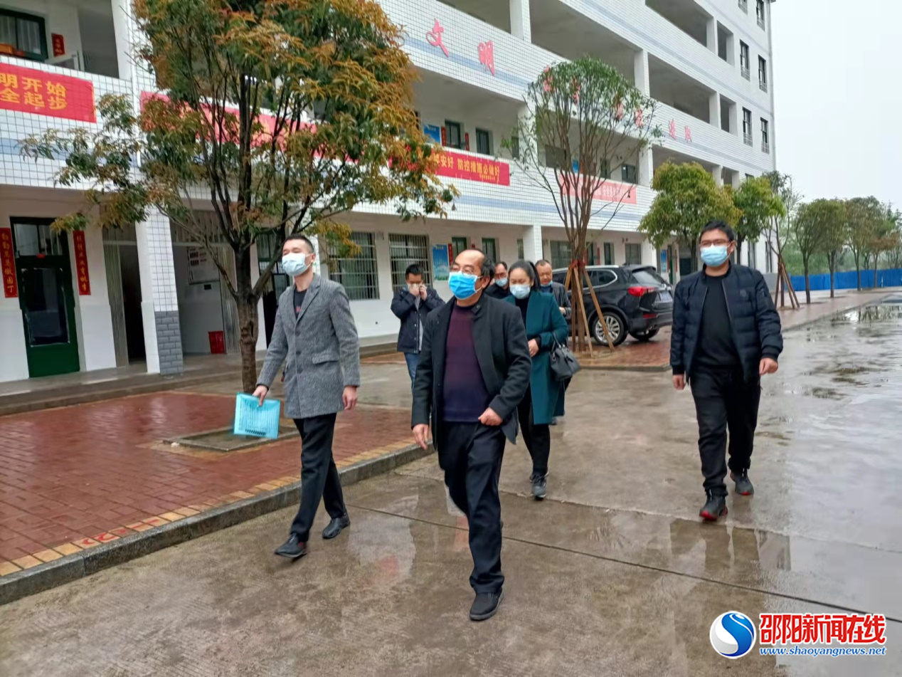 洞口县委办、县纪委组织部、县委督查室联合实地走访雪峰街道城东小学