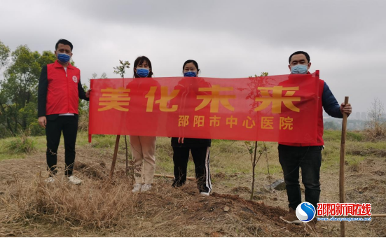 义务植树践文明 乡村振兴添新绿