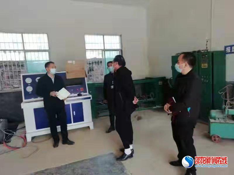 隆回县桃花坪街道开展清明节前安全生产检查