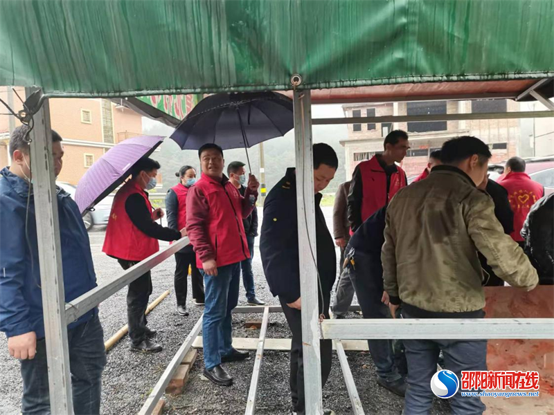 隆回荷香桥镇：党员干群齐上阵 勠力同心促“三清”