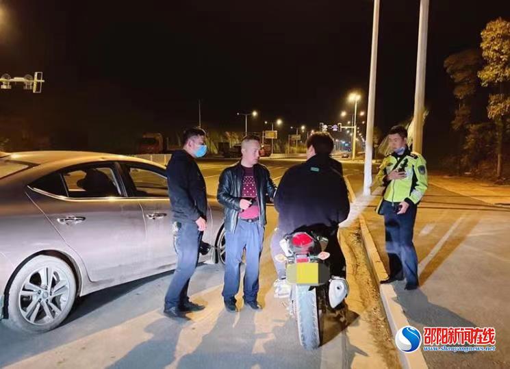 8名男子深夜飙车，隆回交警再出手！