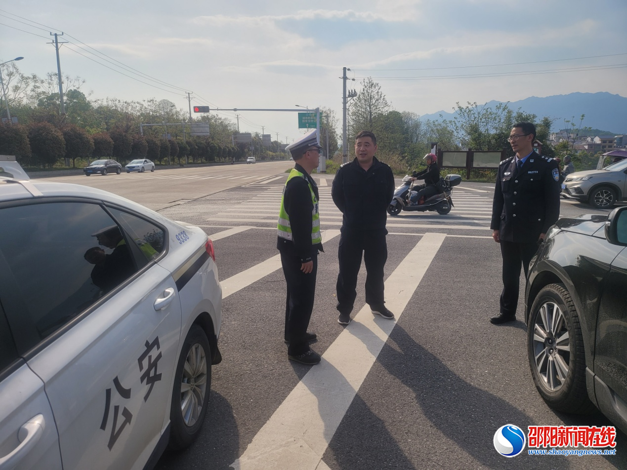 新邵交警：清明假期不打烊 开展专项整治保畅通