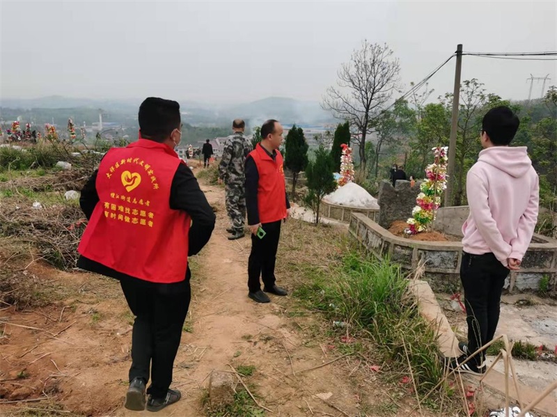 大祥区檀江街道：紧绷疫情“防控弦” 打好清明“防火仗”