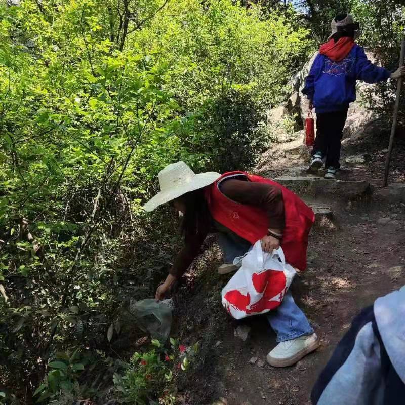 邵东市堡面前乡开展“爱我大云山”志愿服务活动