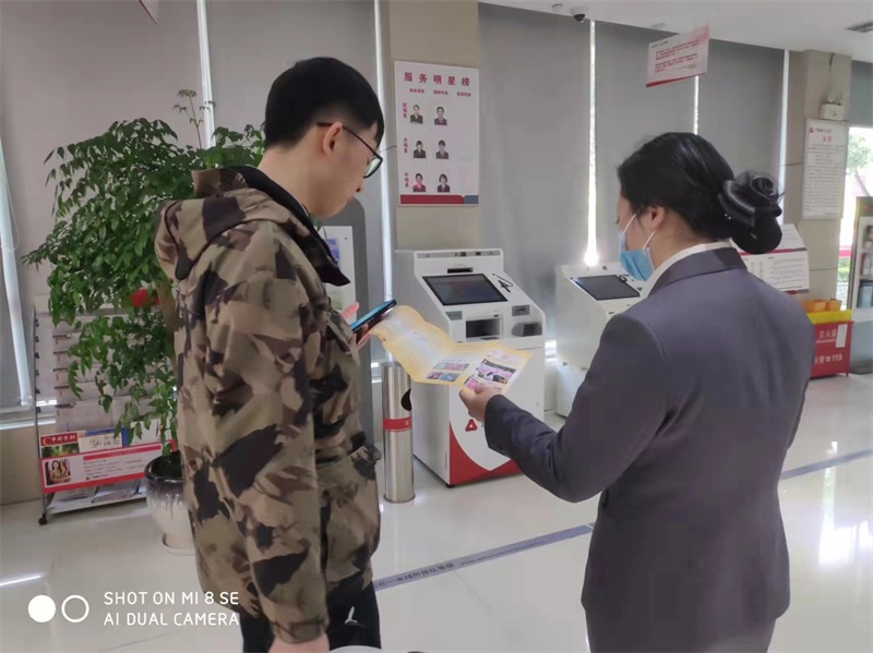 广发银行邵东支行开展规范人民币使用宣传活动