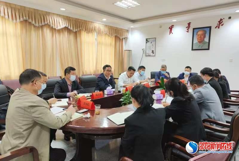 邓涛到新宁县委党校调研学校建设与发展工作