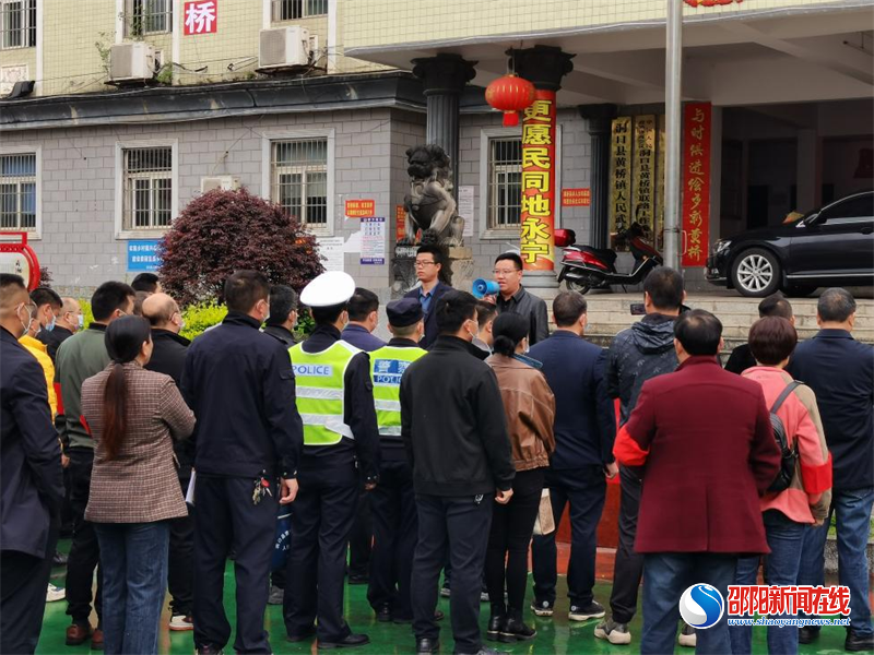 洞口县黄桥镇开展道路交通安全“集中整治行动月”暨摩托车、电动车“戴帽工程”专项行动