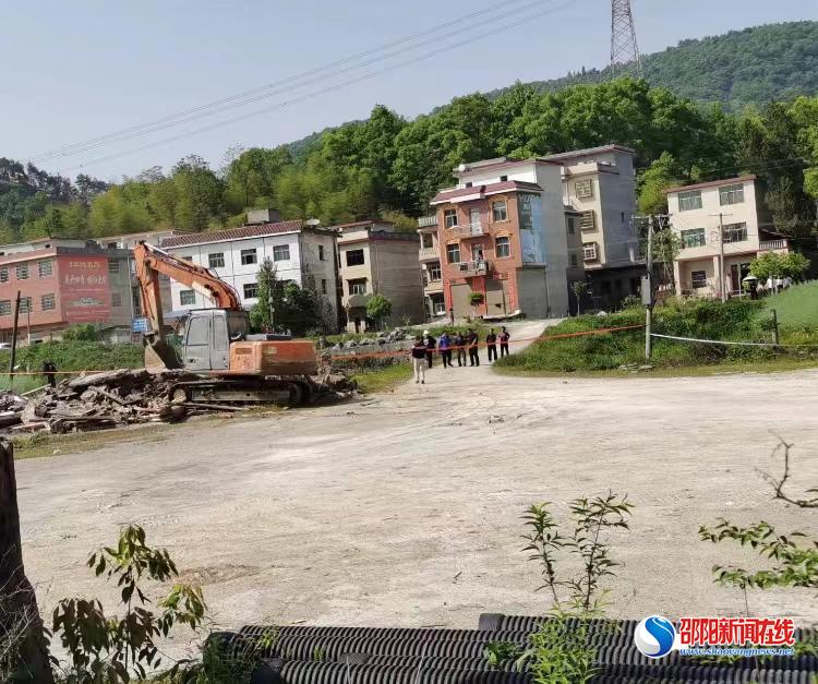 隆回县花门街道：重拳出击“清四乱” 全面落实“河长制”