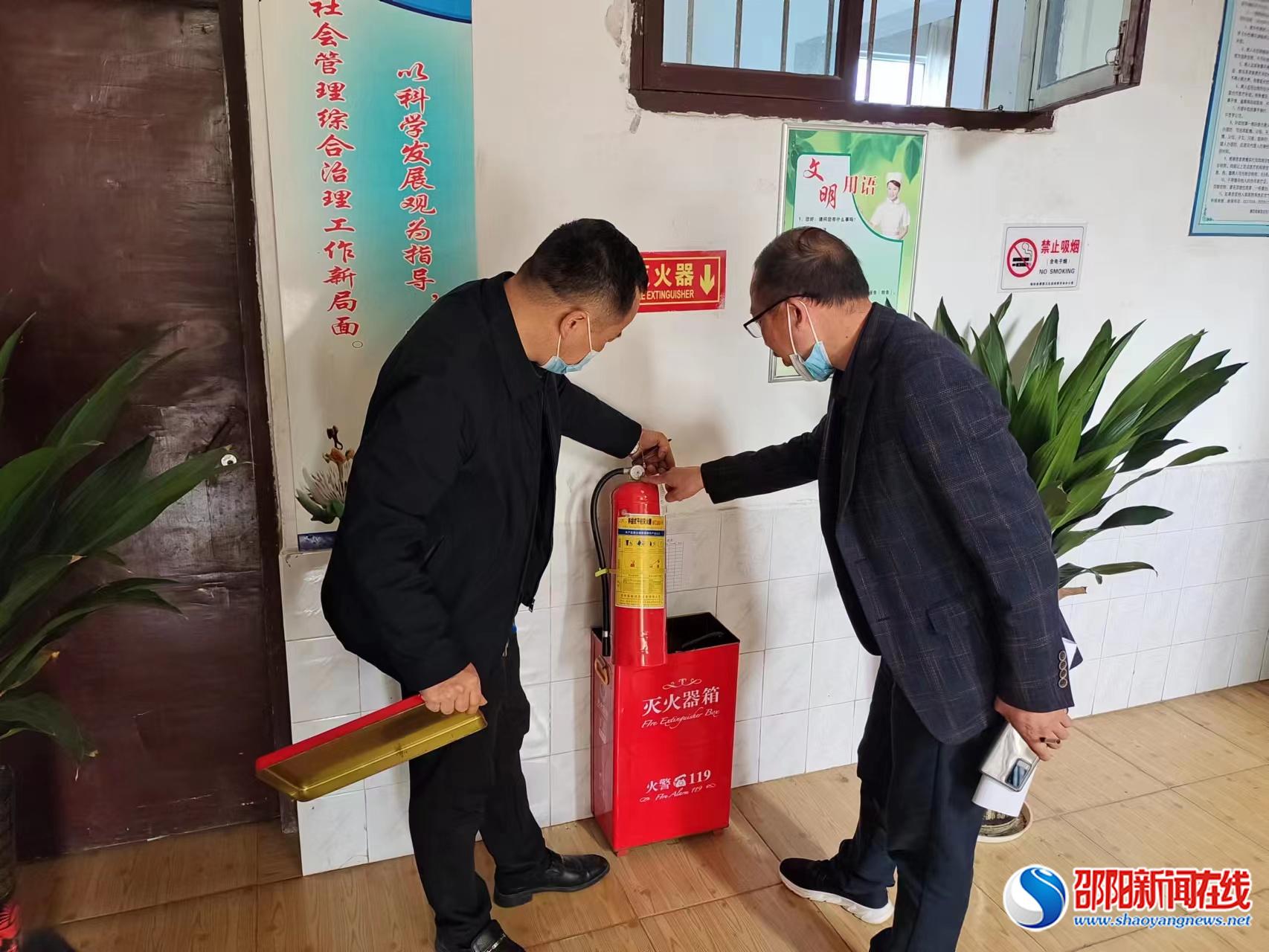 隆回县桃花坪街道开展河湖水库“清四乱”专项行动
