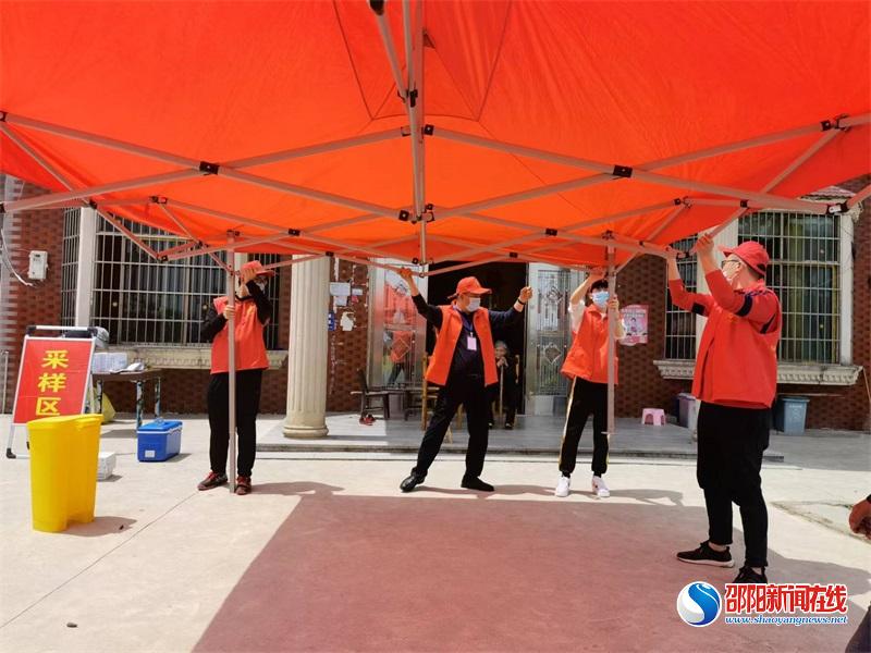 洞口税务：志愿服务旗帜在疫情防控战线上飘扬