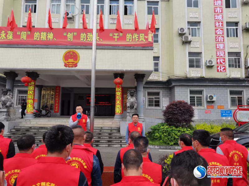 洞口县黄桥镇：党员先行，带出环境卫生“新气象”