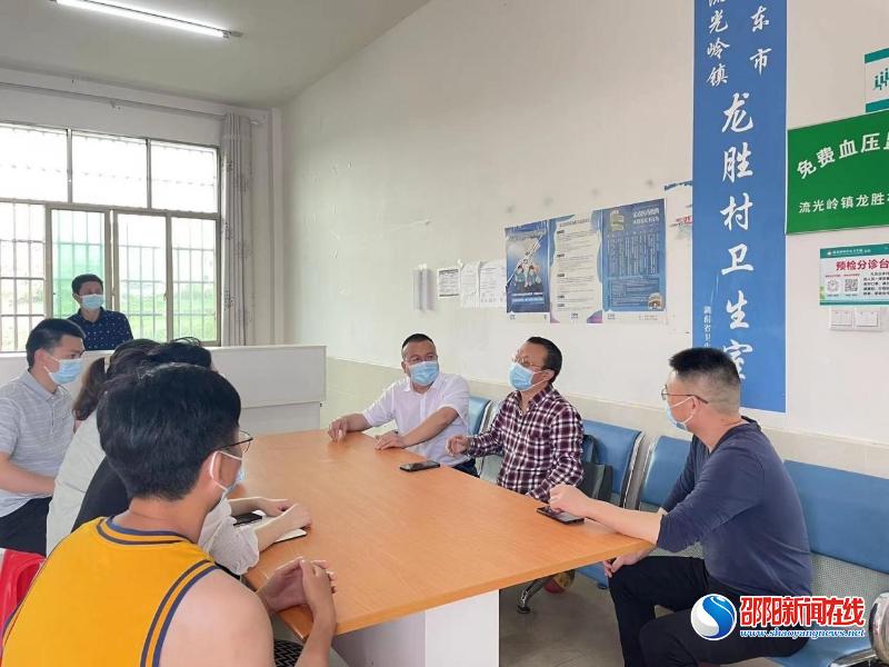 曾铁钧到邵东市流光岭镇指导疫情防控工作