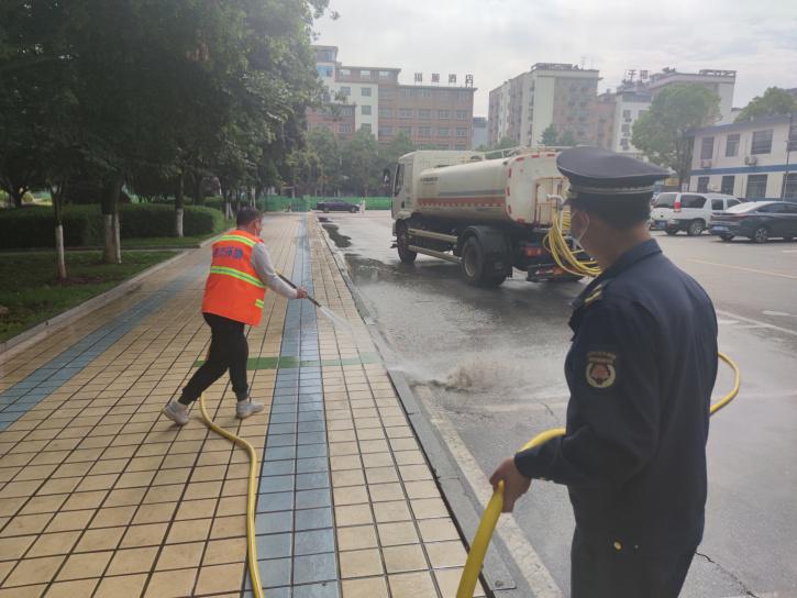 市城管支队：劳动节里有我在岗