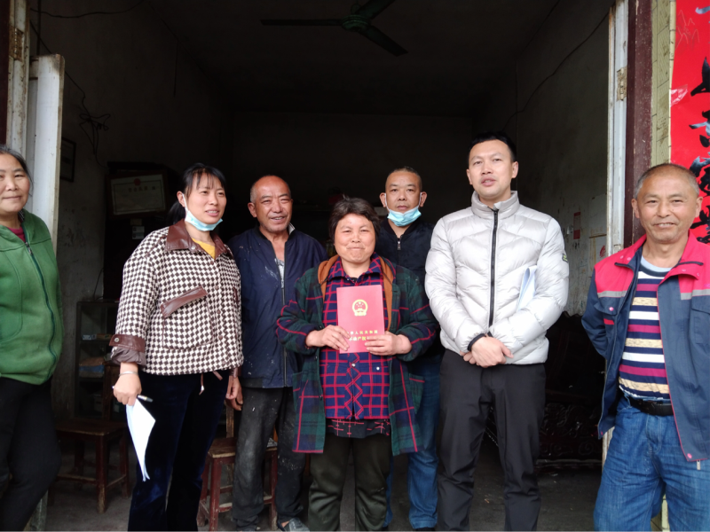 洞口县古楼乡：送证上门暖人心 便民服务落实处