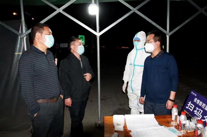 洞口县疫情防控指挥部交通运输组到各卡点督导检查疫情防控工作