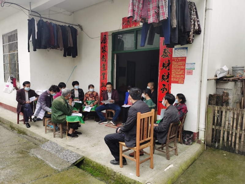 洞口县古楼乡狮子村召开“六零”村创建院落会