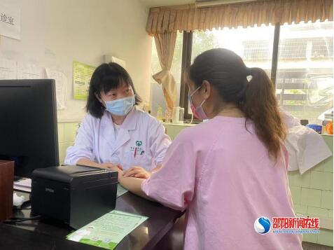 王女士腹痛难耐 李医生辩证施药除病痛