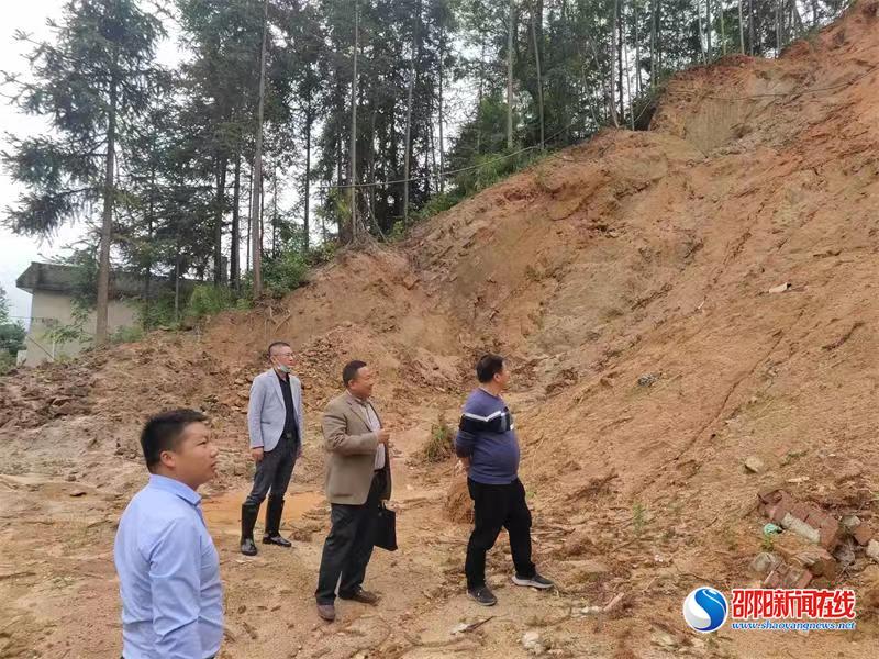 隆回县自然资源局组织开展强降雨地质灾害检查排查工作