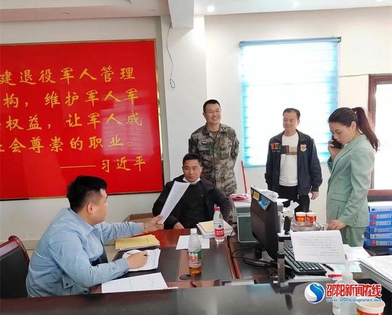 新邵县人武部检查验收小塘镇民兵整组工作