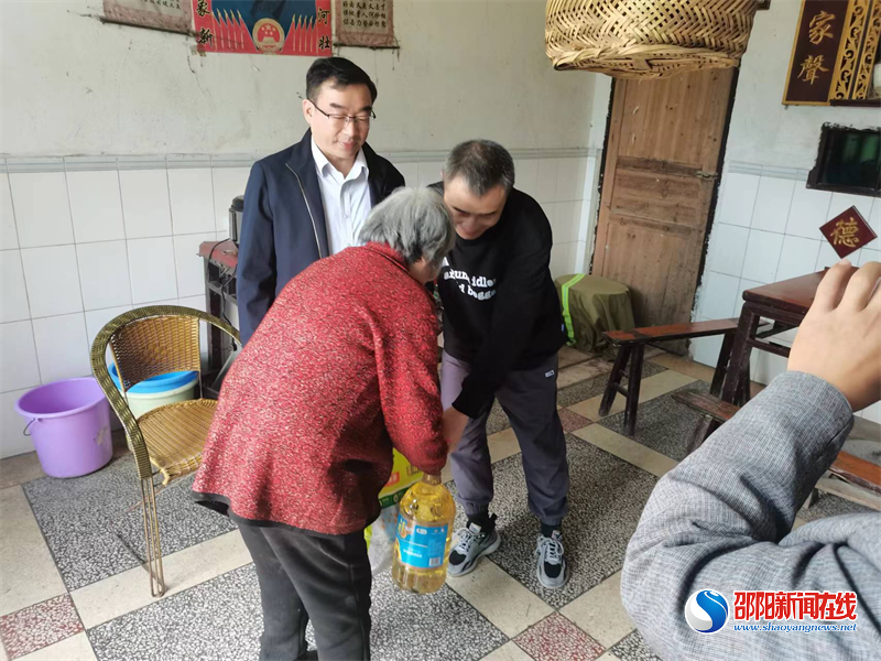 隆回县：走访慰问监测户真情关爱暖人心