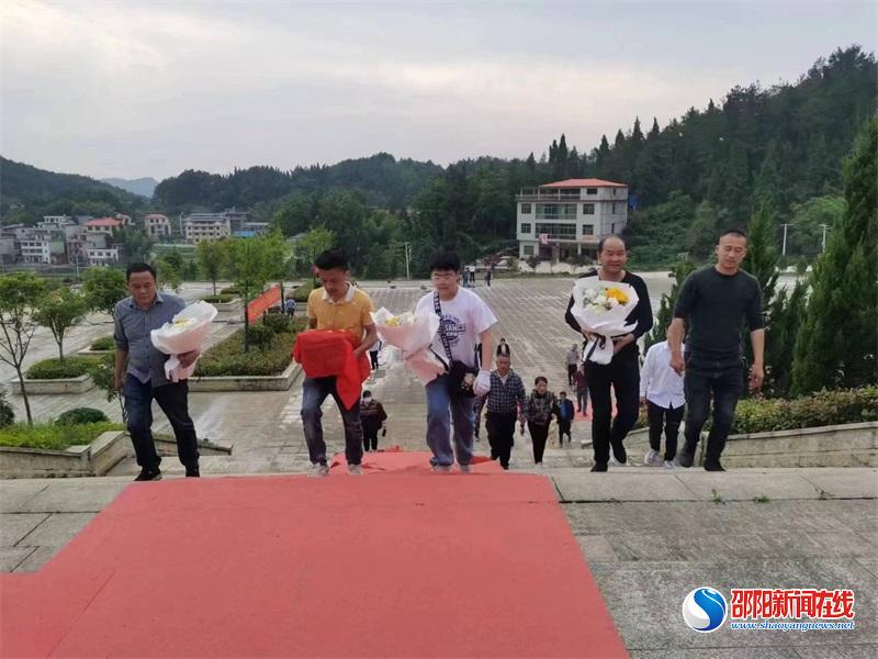 隆回县桃花坪街道将零散烈士墓移迁至芙蓉山烈士陵园