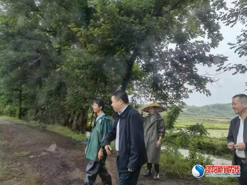 邵东市九龙岭镇刘智伟到槎江河、黄家坝水库检查河长制落实情况