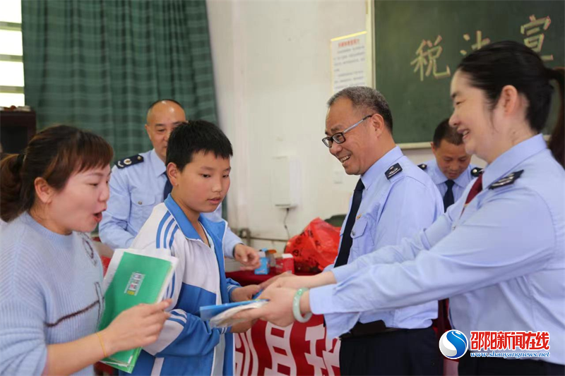 新邵税务：成长税月携手同行