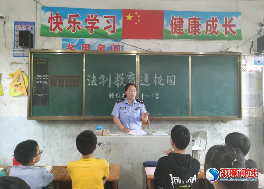 隆回县公安局横板桥镇派出所“利剑护蕾”现在进行时