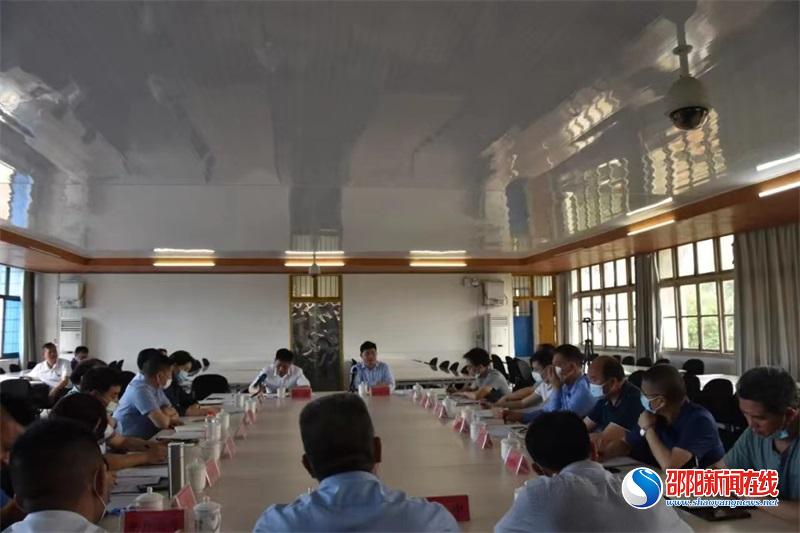 绥宁县委书记佘芝云深入绥宁一中调研高考组考工作
