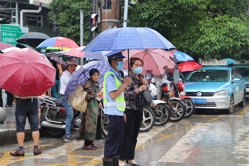 邵东交警圆满完成端午节假期交通安保任务
