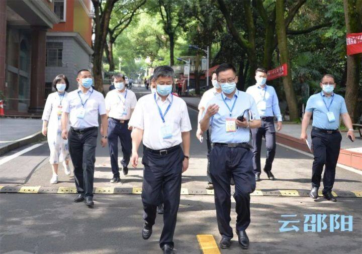 高考第一天，严华华学健到市直高考考点开展巡考