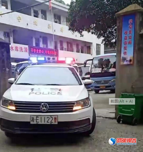 隆回县羊古坳镇交警为中考保驾护航
