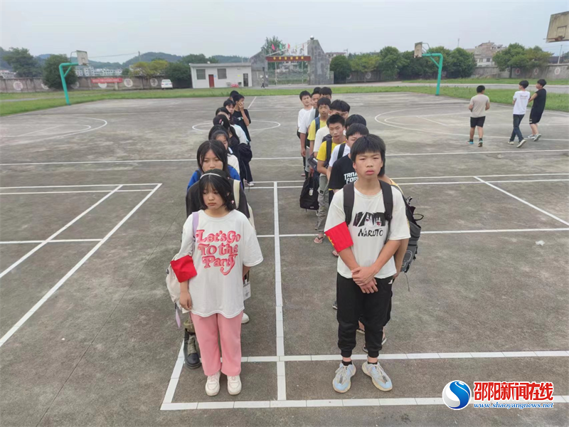 新宁县飞仙桥中学“路组长制”获家长点赞