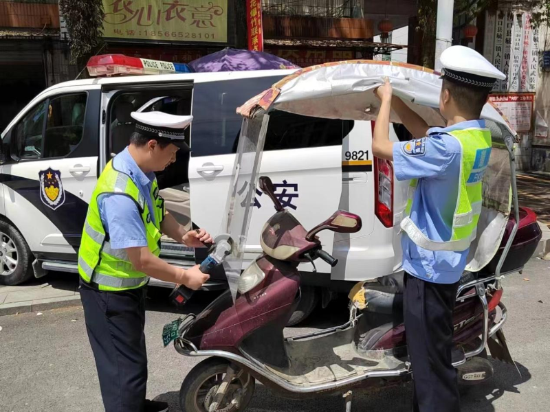 洞口县毓兰镇大力整治交通顽瘴痼疾