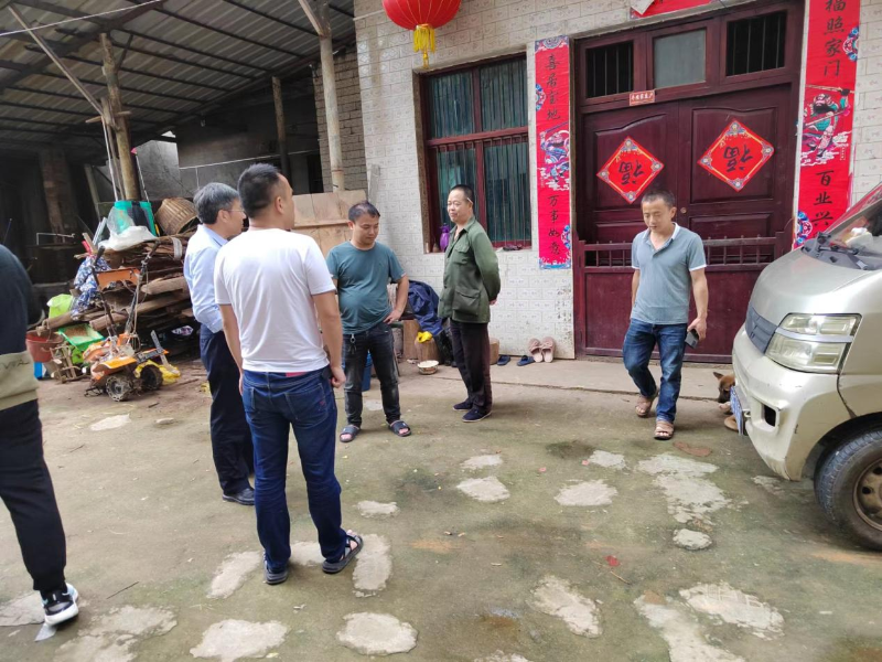 洞口县月溪镇开展“三清两治一改”暨禁止焚烧秸秆专项检查